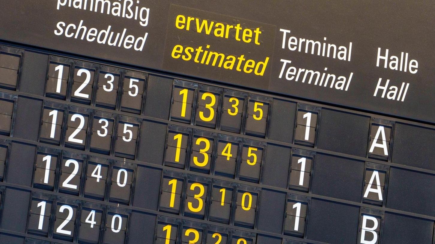 Bislang müssen Airlines ihre Passagiere ab drei Stunden Verspätung finanziell entschädigen. Bislang müssen Airlines ihre Passagiere ab drei Stunden Verspätung finanziell entschädigen.