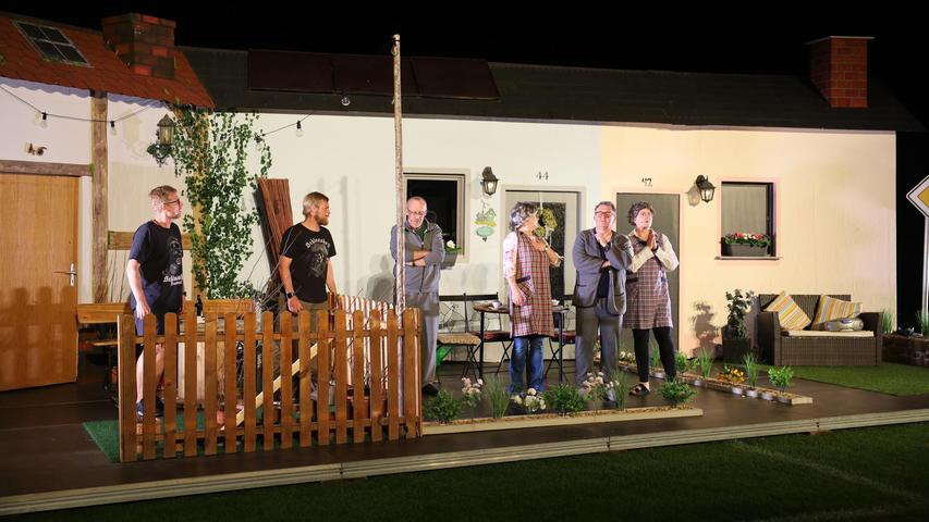 Open-Air-Komödie in Lonnerstadt: TSV feiert erfolgreiche Premiere auf dem Sonnenhügel Open-Air-Komödie in Lonnerstadt: TSV feiert erfolgreiche Premiere auf dem Sonnenhügel