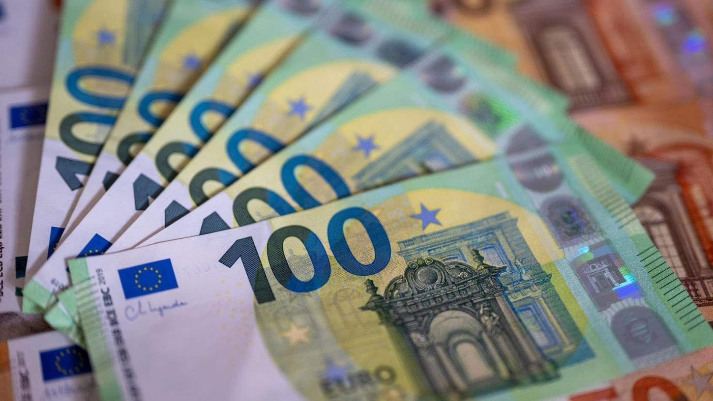 Dank eines Banknoten-Spürhundes fand die Polizei das Geld auf dem Dachboden. (Symbolbild) Dank eines Banknoten-Spürhundes fand die Polizei das Geld auf dem Dachboden. (Symbolbild)