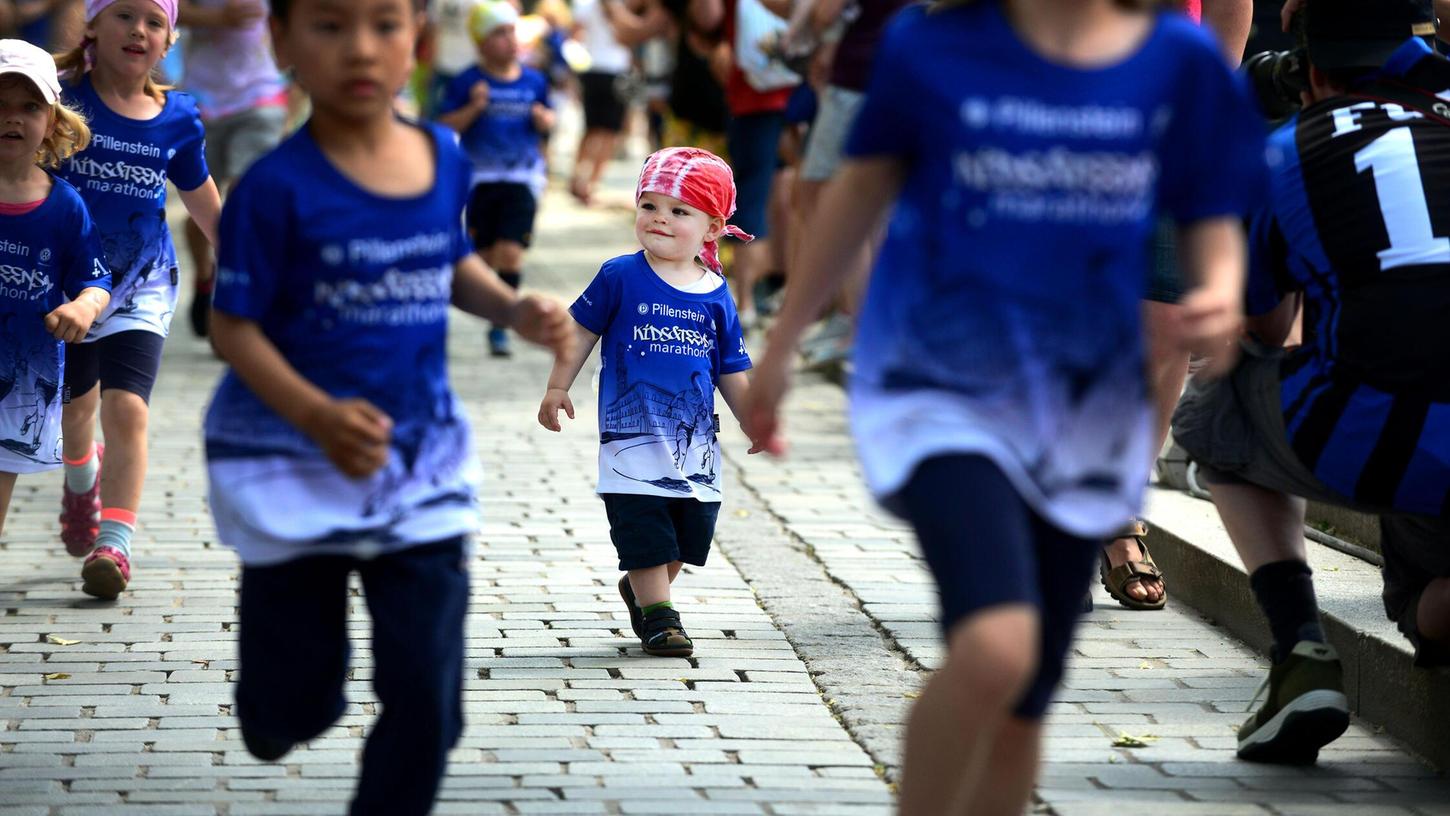 Jetzt aber schnell: Für den Pillenstein Kidsmarathon in Fürth am 21. Juni sind noch Teilnehmerplätze frei. Jetzt aber schnell: Für den Pillenstein Kidsmarathon in Fürth am 21. Juni sind noch Teilnehmerplätze frei.