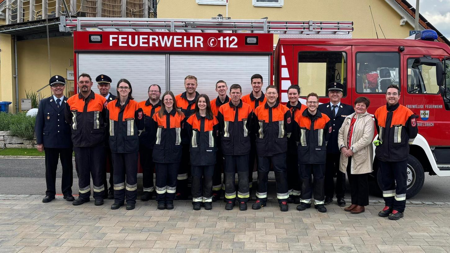 Mitglieder der FF Pavelsbach legten erfolgreich die Leistungsprüfung ab. Mitglieder der FF Pavelsbach legten erfolgreich die Leistungsprüfung ab.