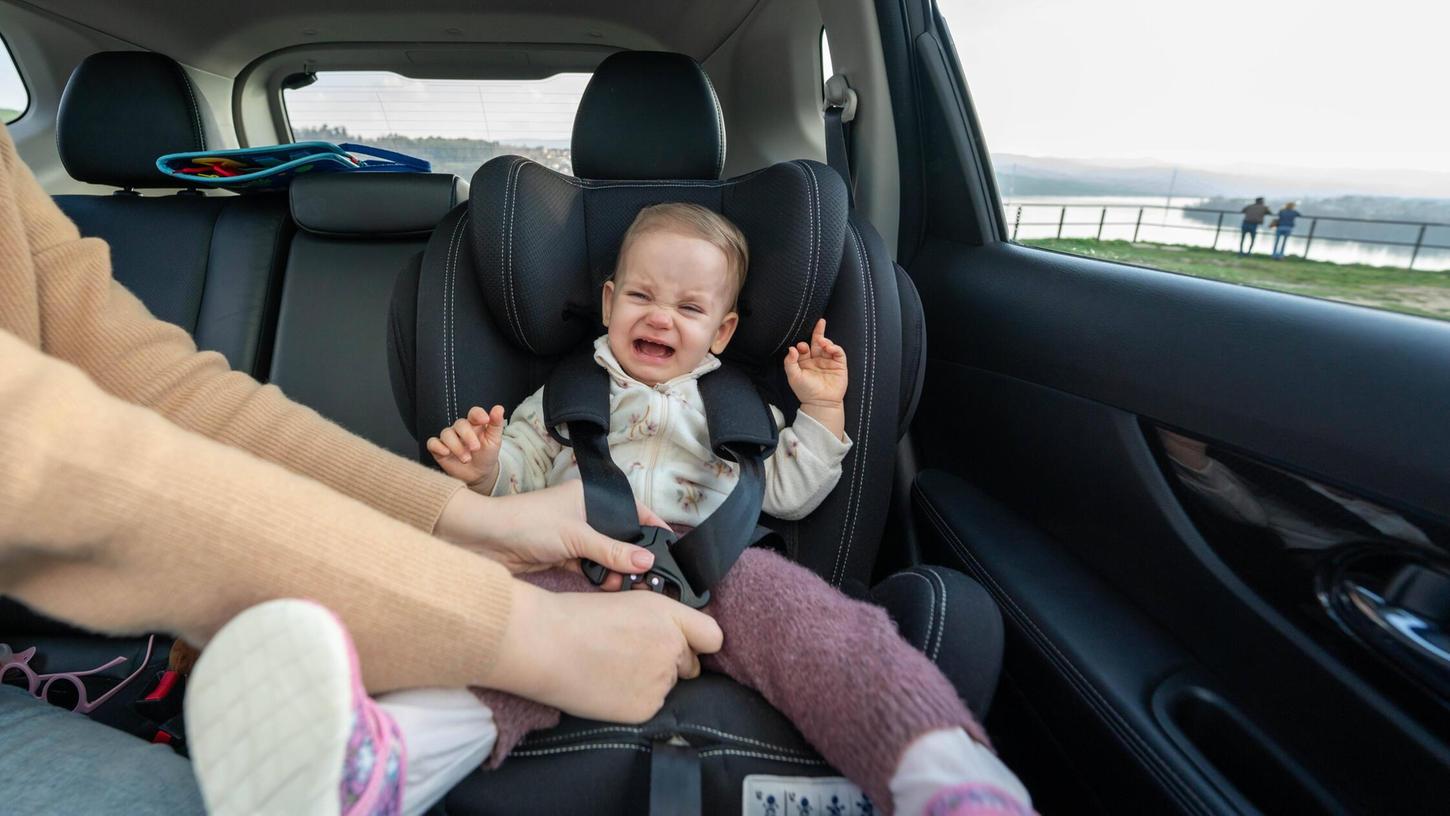 Weil angeblich sein einjähriges Kind im Auto schrie, drehte ein Vater mitten auf der Autobahn um. (Symbolbild) Weil angeblich sein einjähriges Kind im Auto schrie, drehte ein Vater mitten auf der Autobahn um. (Symbolbild)