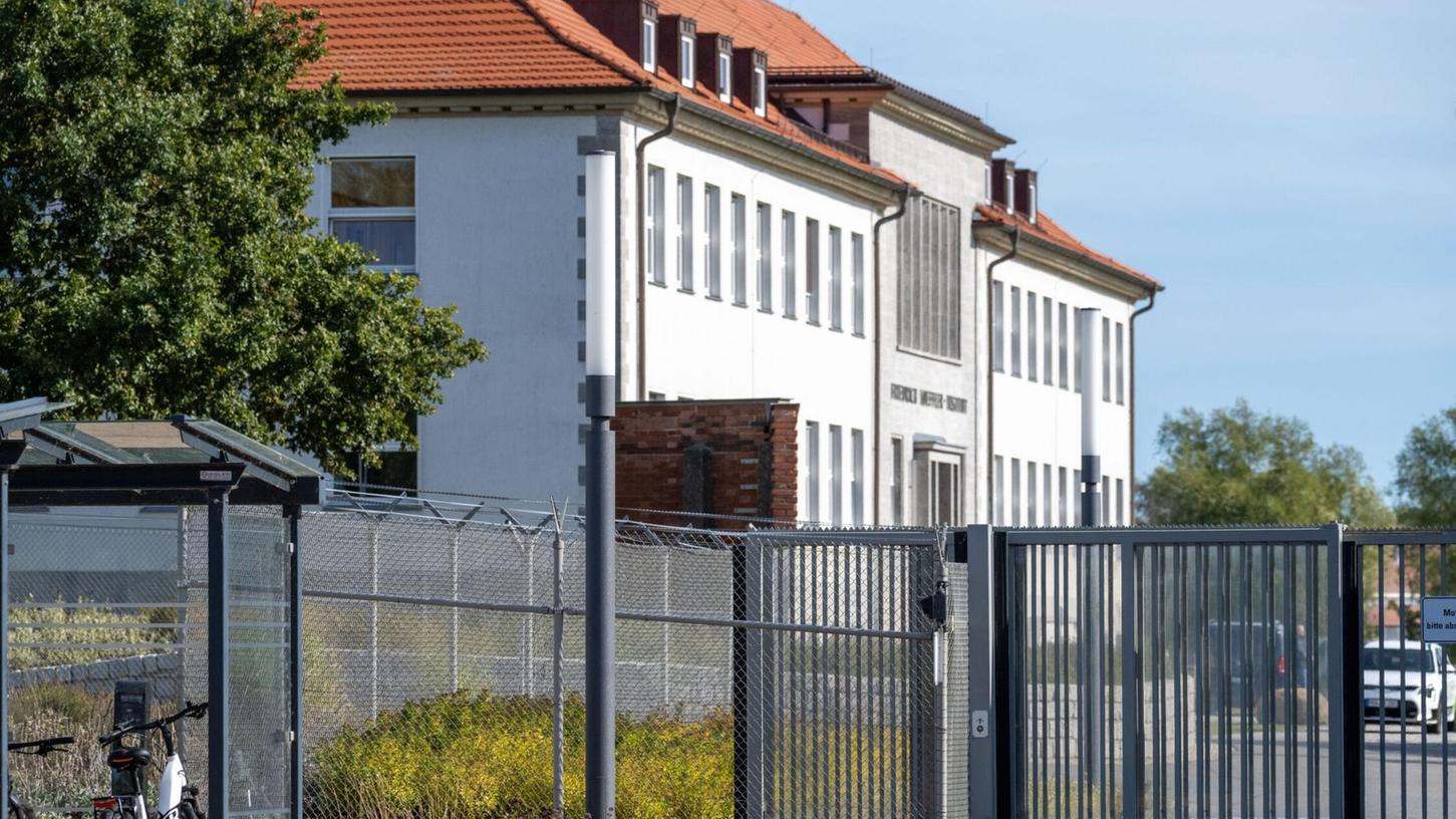 Das Friedrich-Loeffler-Institut - Bundesforschungsinstitut für Tiergesundheit auf der Insel Riems- befasst sich unter anderem mit der Ausbreitung von Stechmückenarten in Deutschland. Das Friedrich-Loeffler-Institut - Bundesforschungsinstitut für Tiergesundheit auf der Insel Riems- befasst sich unter anderem mit der Ausbreitung von Stechmückenarten in Deutschland.