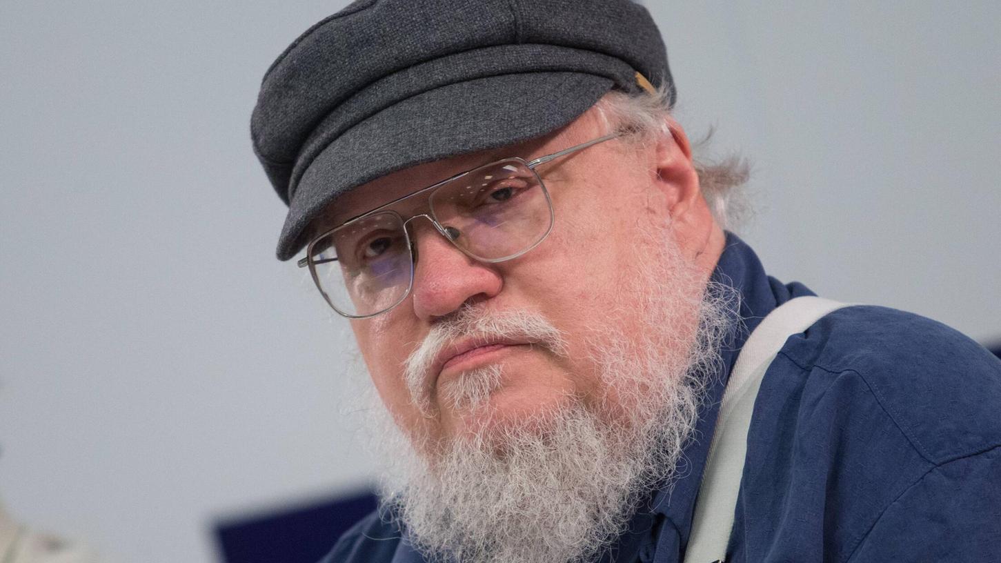 George R. R. Martin rechnete jetzt mit nervigen Fans ab. George R. R. Martin rechnete jetzt mit nervigen Fans ab.