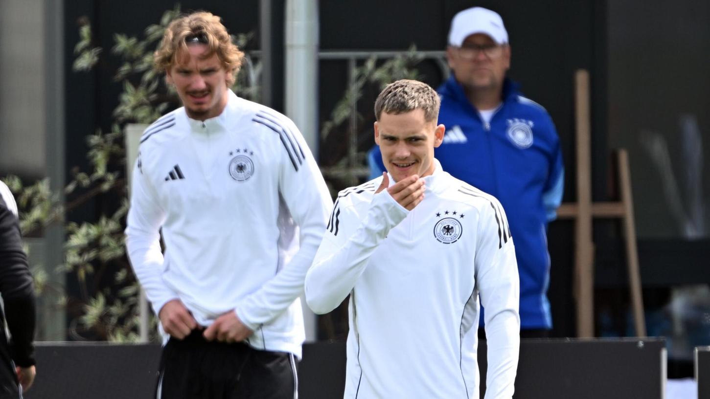 Premiere als Offensiv-Duo? Stuttgarts Neuling Nick Woltemade (l) und Florian Wirtz beim Abschlusstraining. Premiere als Offensiv-Duo? Stuttgarts Neuling Nick Woltemade (l) und Florian Wirtz beim Abschlusstraining.