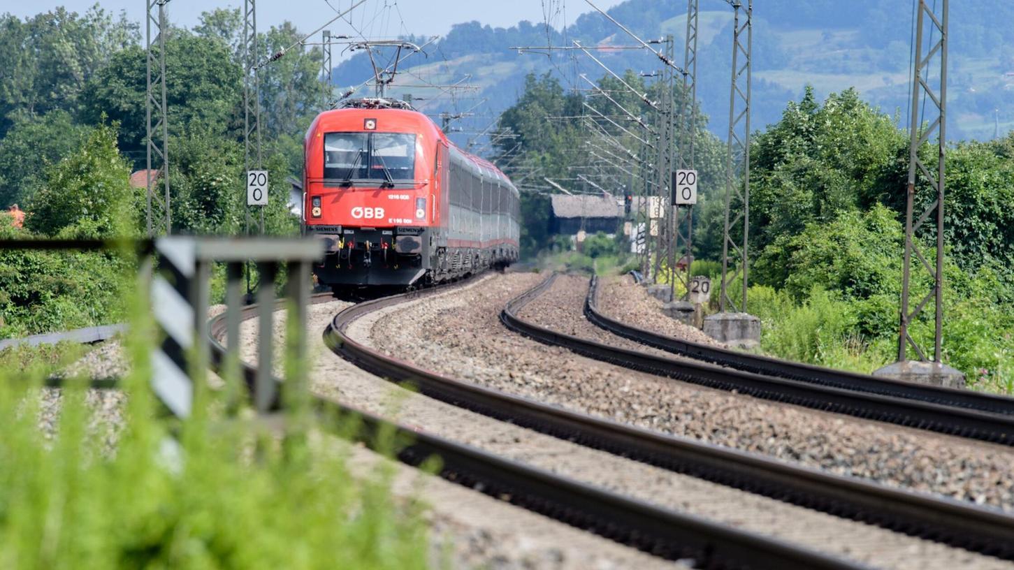 Reisen nach und innerhalb Tirols mit dem Öffentlichen Nahverkehr sind für deutsche Kunden noch leichter geworden: Alle Infos gibt es jetzt auch in der DB-App. (Symbolbild) Reisen nach und innerhalb Tirols mit dem Öffentlichen Nahverkehr sind für deutsche Kunden noch leichter geworden: Alle Infos gibt es jetzt auch in der DB-App. (Symbolbild)