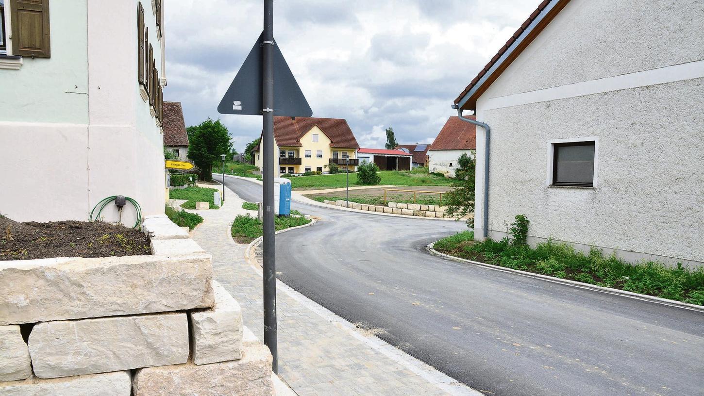 Ab dem Spätsommer soll dann auch noch an den Straßenrändern gepflanzt werde. Ab dem Spätsommer soll dann auch noch an den Straßenrändern gepflanzt werde.
