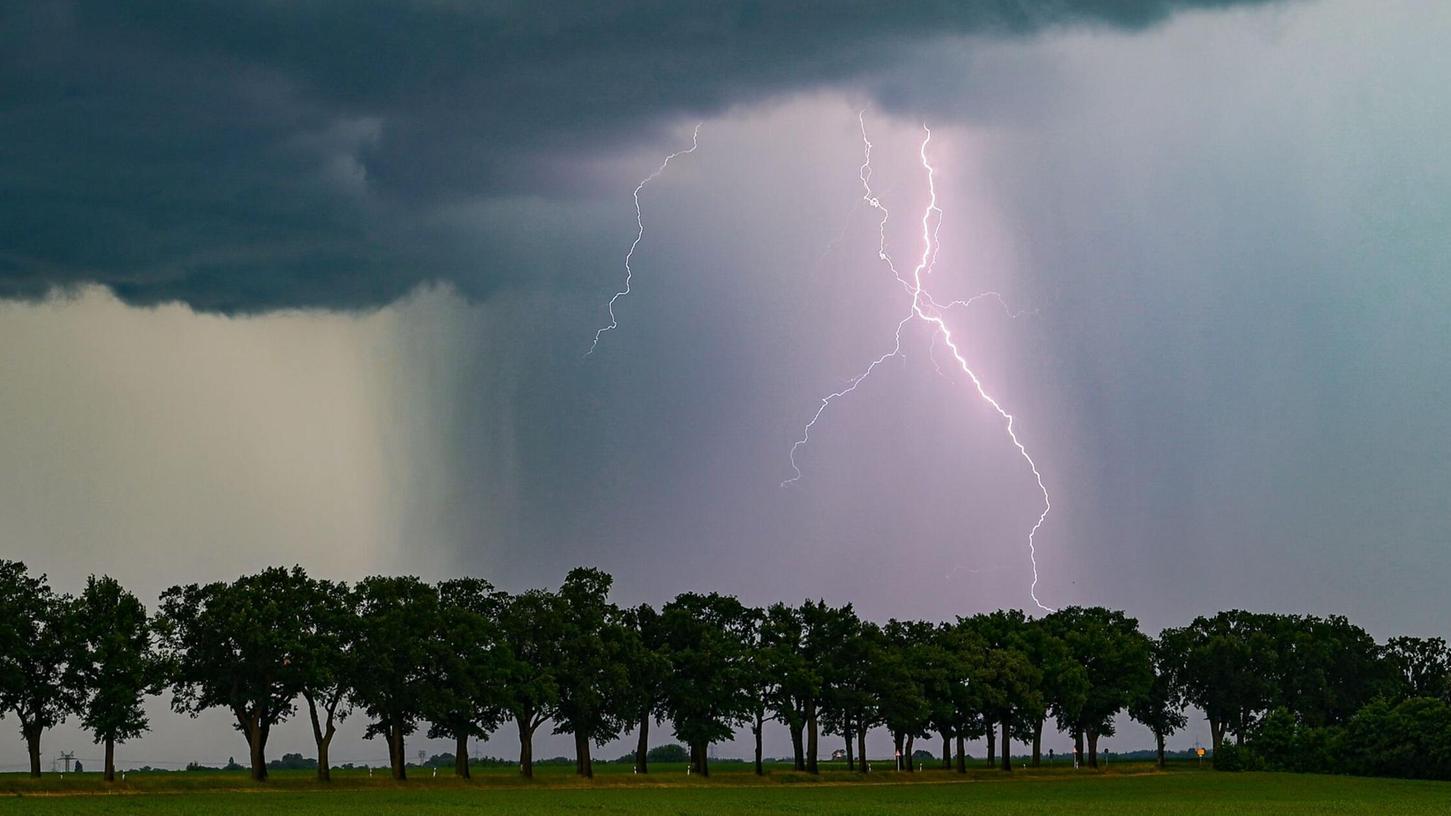 In Südbayern drohen schwere Gewitter (Archivbild). In Südbayern drohen schwere Gewitter (Archivbild).