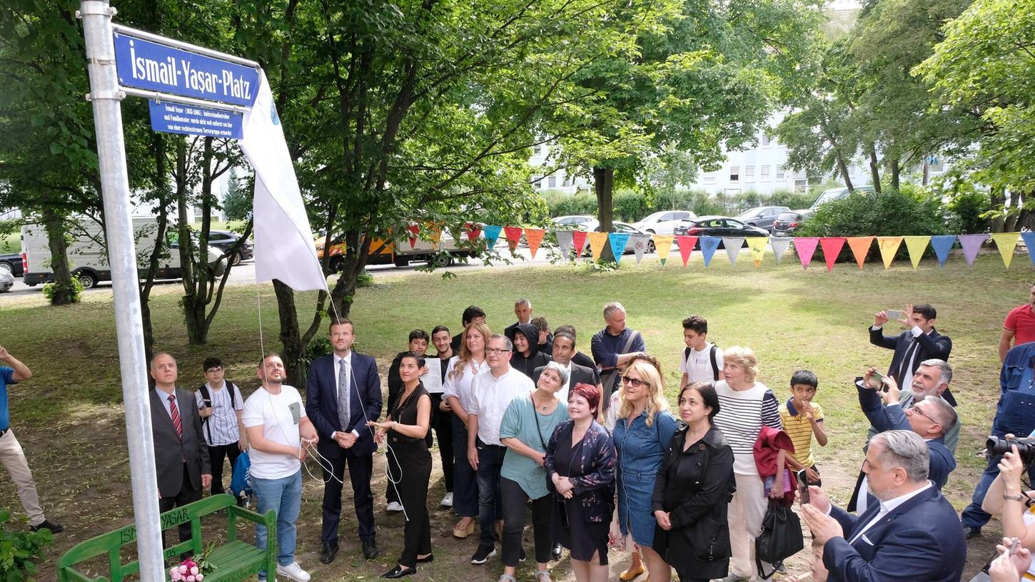 Der Platz soll an Ismail Yasar erinnern, der 2005 zum Opfer der NSU wurde. Das Archivfoto zeigt die feierliche Eröffnung des Ismail-Yasar-Platzes. Der Platz soll an Ismail Yasar erinnern, der 2005 zum Opfer der NSU wurde. Das Archivfoto zeigt die feierliche Eröffnung des Ismail-Yasar-Platzes.