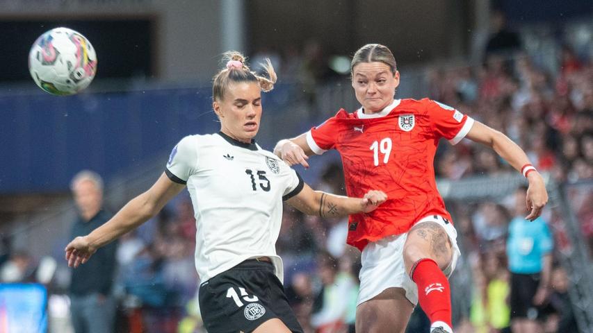 Selina Cerci (li.) trug sich auch in die Liste der Torschützinnen ein Selina Cerci (li.) trug sich auch in die Liste der Torschützinnen ein
