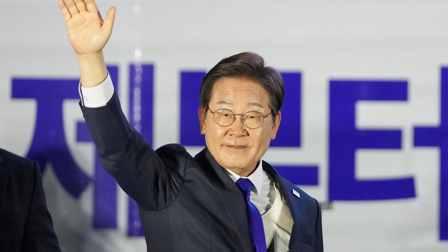 Die Südkoreaner haben nach einer mehrmonatigen Staatskrise über ein neues Staatsoberhaupt entschieden. Die Südkoreaner haben nach einer mehrmonatigen Staatskrise über ein neues Staatsoberhaupt entschieden.
