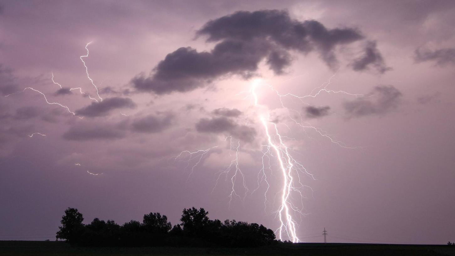 Das Wetter wird ungemütlich. Regionen in der Südhälfte müssen sich auf starke Gewitter einstellen. Das Wetter wird ungemütlich. Regionen in der Südhälfte müssen sich auf starke Gewitter einstellen.