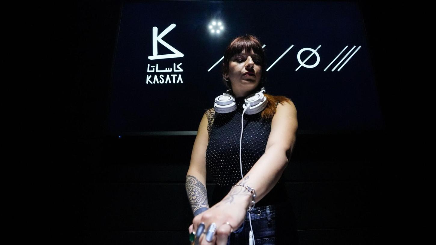 Die in Berlin lebende DJ Nuria legt in Damaskus seit dem Sturz von Machthaber Assad auf. Die in Berlin lebende DJ Nuria legt in Damaskus seit dem Sturz von Machthaber Assad auf.