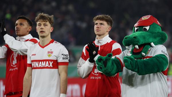 4. Februar 2025: Anfang Februar mausert sich das ohnehin schon ungewöhnliche Transferfenster - Finn Jeltsch wird mit sofortiger Wirkung nach Stuttgart verkauft, JEns Castrop zum Saisonende nach Mönchengladbach - zu einem historischen: Den Wechsel von Stefanos Tzimas, den der Verein am selben Tag kauft und für 25 Millionen Euro direkt weiter zu Brighton Hove Albion verkauft, bezeichnen nicht wenige als Kaderplaner Rebbes Meisterstück. Am Ende steht ein Netto-Plus von 7 Millionen Euro.