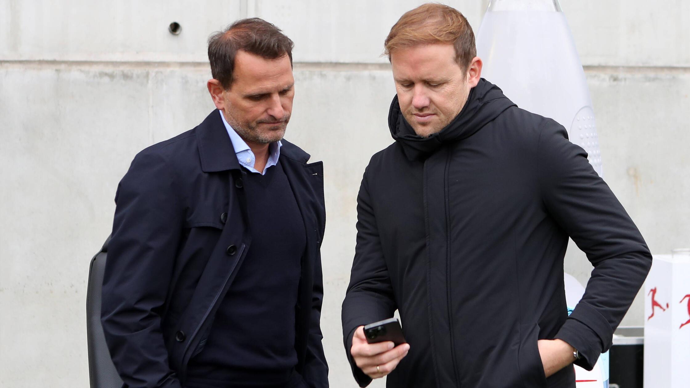 11. Februar 2025: Nur eine Woche später folgt die nächste Wendung: Der Verein und Rebbe trennen sich mit sofortiger Wirkung. Offiziell wegen der "unterschiedlichen Auffassungen über die zukünftige Ausrichtung des 1. FC Nürnberg" - vorausgegangen war aber auch eine verbale Entgleisung Rebbes gegenüber eines Redakteurs des VNP nach dem Punktspiel in Magdeburg.