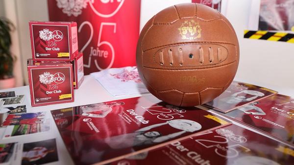 17. März 2025: Am Tag nach dem Derbysieg kündigt der Verein ein Panini-Sammelalbum anlässlich des nahenden Vereinsjubiläums an - und eine Region verfällt kollektiv ins Sticker-Fieber. Zwischenzeitlich sind die Aufkleber im gesamten Stadtgebiet vergriffen.