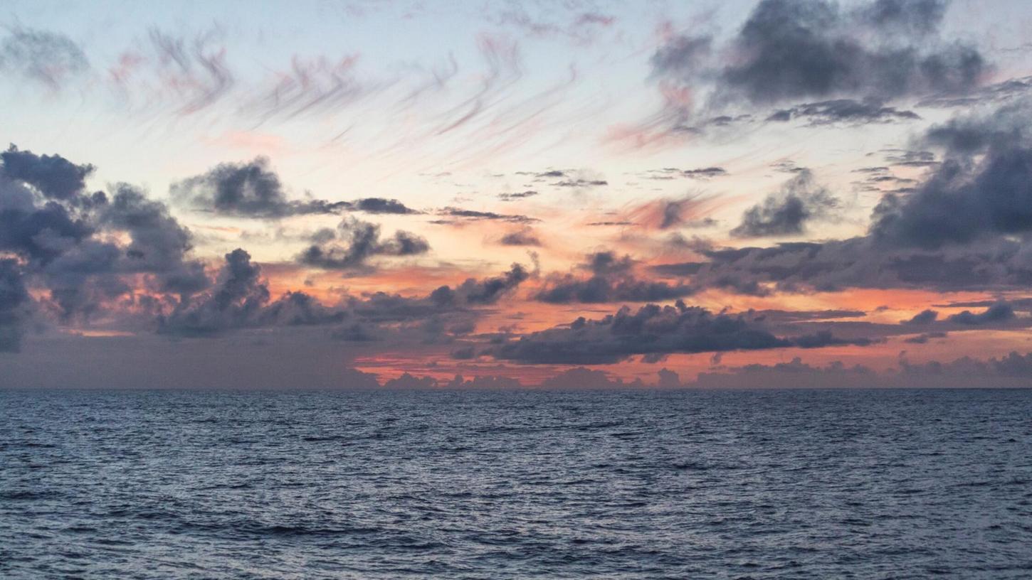 Untersucht wurde eine Region nördlich von Hawaii, die sogenannte Nordpazifische Übergangszone. Untersucht wurde eine Region nördlich von Hawaii, die sogenannte Nordpazifische Übergangszone.