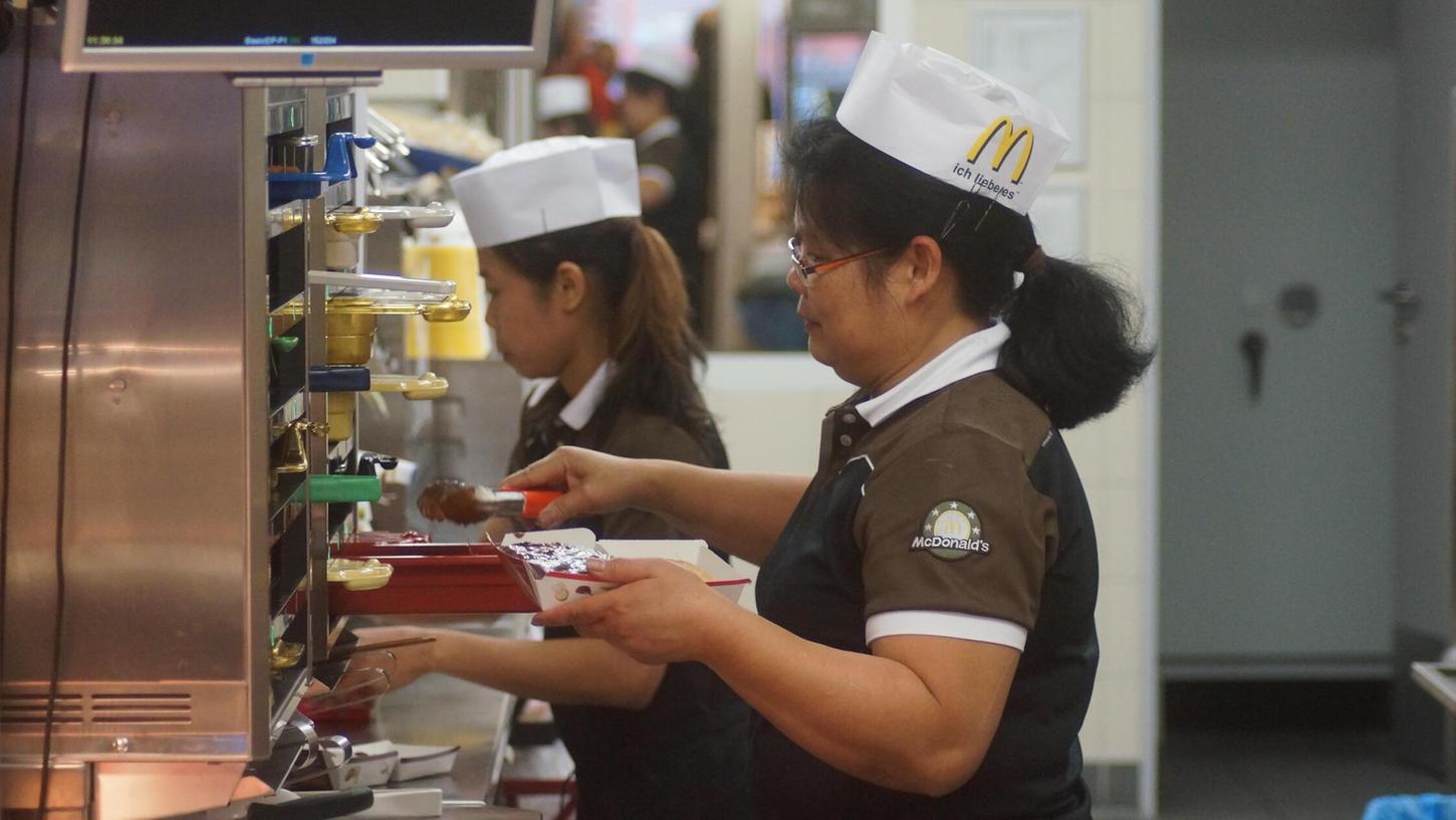 Die Handtasche eines Mannes wurde im McDonald‘s am Autohof Schwabach gestohlen. (Symbolbild) Die Handtasche eines Mannes wurde im McDonald‘s am Autohof Schwabach gestohlen. (Symbolbild)