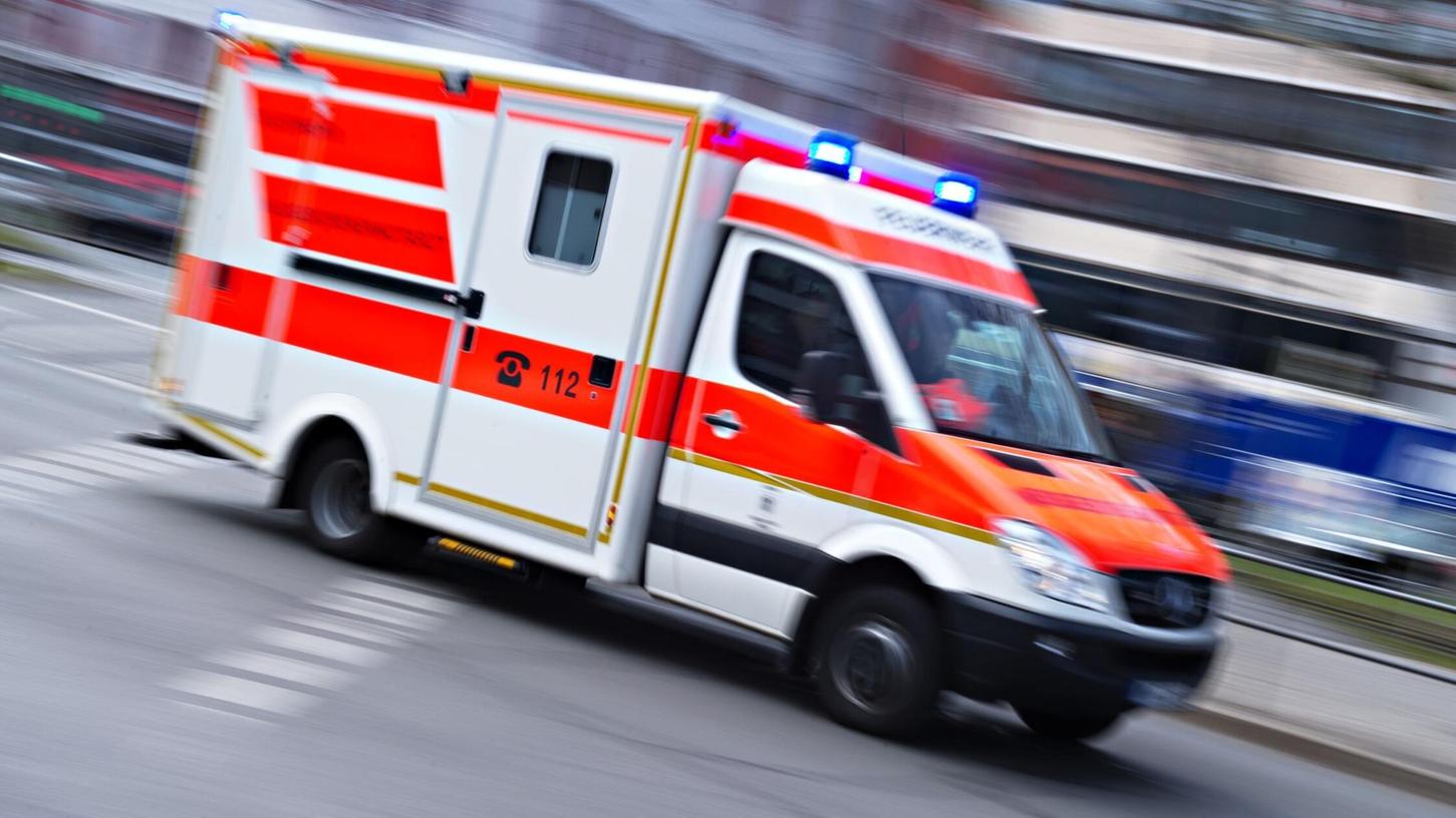 Der 13-Jährige wurde bei dem Sturz aus der Schiffschaukel schwer verletzt. (Symbolbild) Der 13-Jährige wurde bei dem Sturz aus der Schiffschaukel schwer verletzt. (Symbolbild)