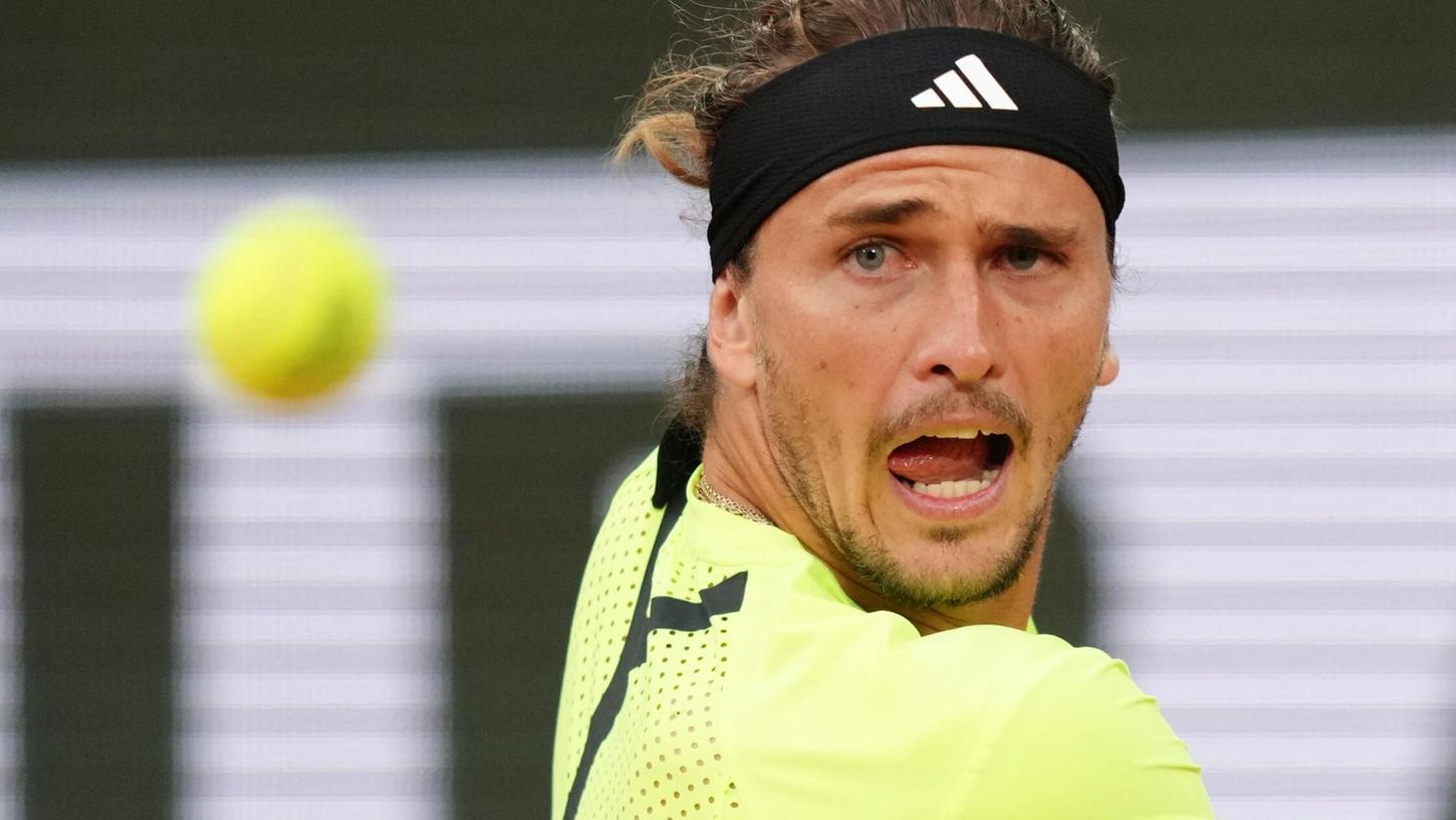 Alexander Zverev fliegt in Paris im Viertelfinale raus. Alexander Zverev fliegt in Paris im Viertelfinale raus.