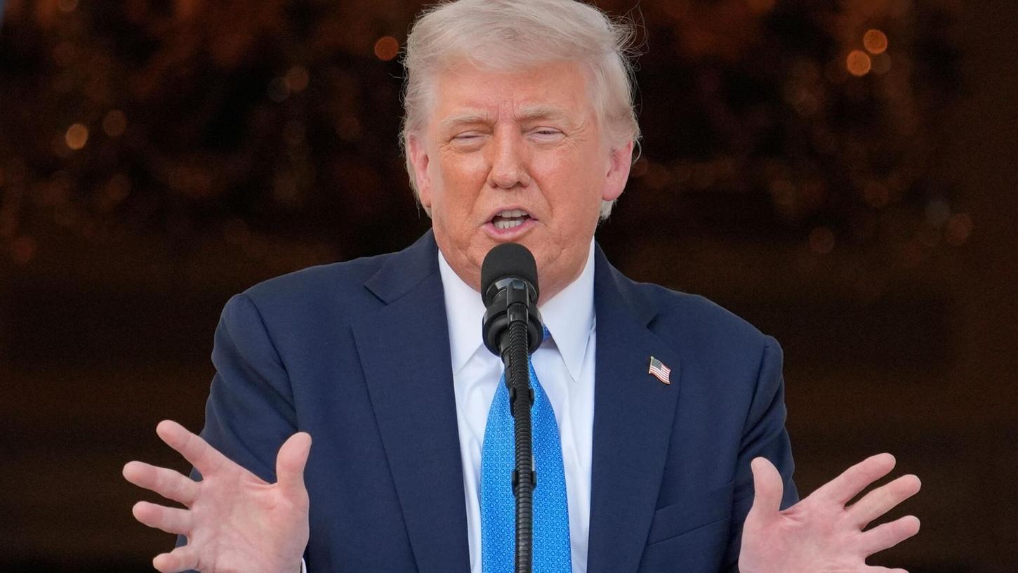 Trump kündigt Einreisebeschränkungen an. Trump kündigt Einreisebeschränkungen an.