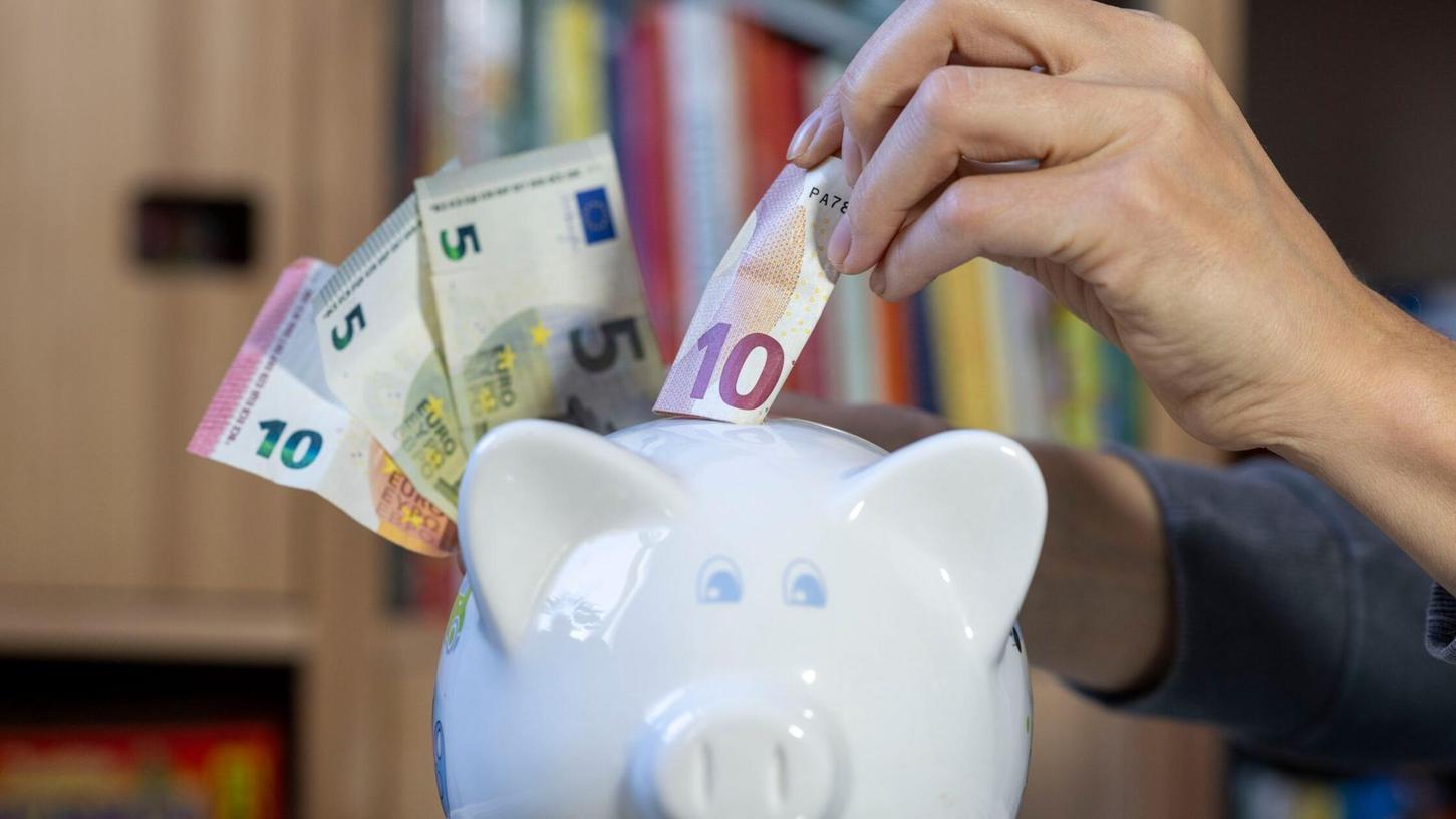 Zinsen für Tages- und Festgeld sind im Schnitt weiter gesunken (Symbolbild) Zinsen für Tages- und Festgeld sind im Schnitt weiter gesunken (Symbolbild)
