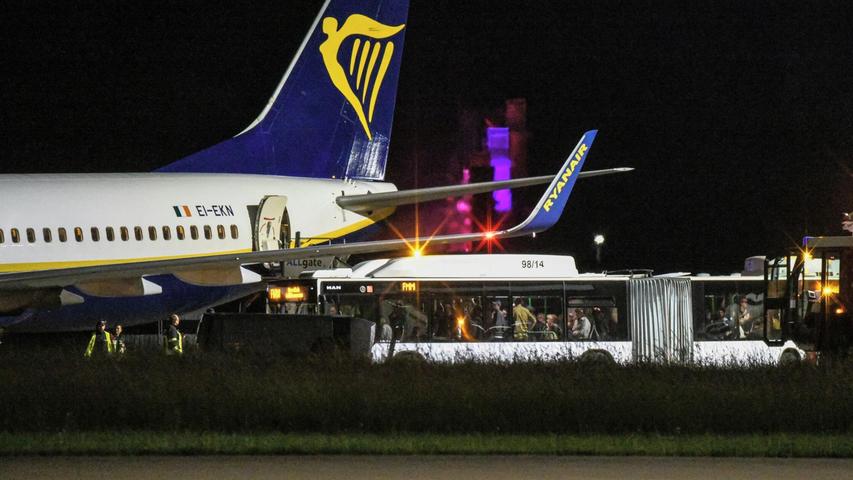 Das Unwetter über Süddeutschland zwang eine Ryanair-Maschine zum außerplanmäßigen Stopp. Das Unwetter über Süddeutschland zwang eine Ryanair-Maschine zum außerplanmäßigen Stopp.