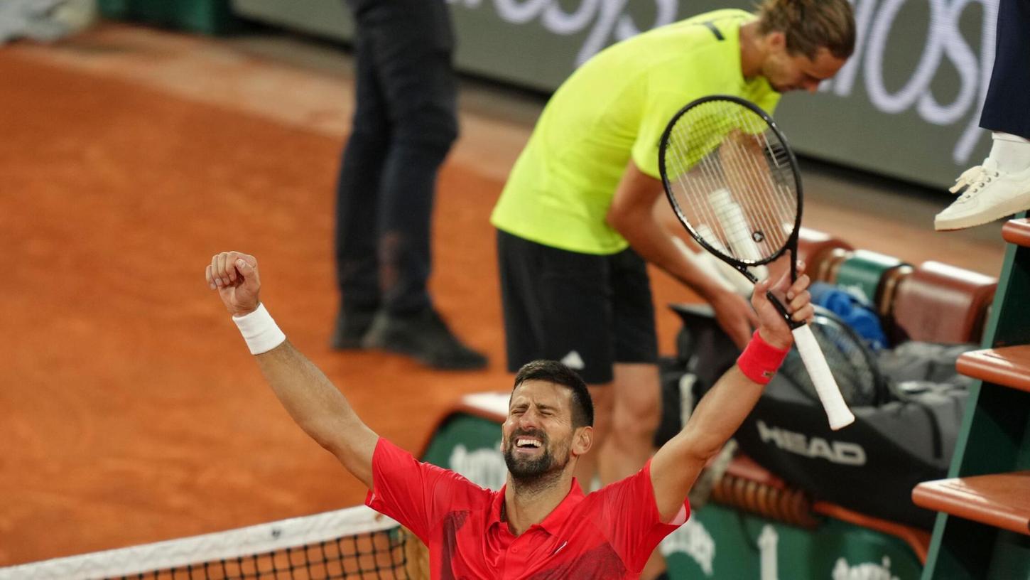 Frust bei Alexander Zverev, Jubel bei Novak Djokovic nach dem Viertelfinal-Kracher in Paris. Frust bei Alexander Zverev, Jubel bei Novak Djokovic nach dem Viertelfinal-Kracher in Paris.