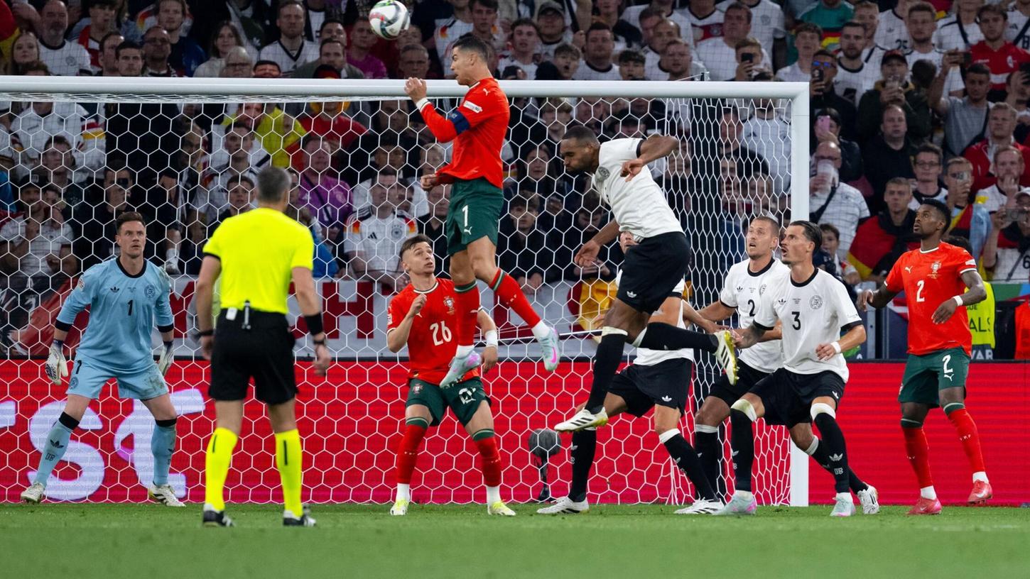 Cristiano Ronaldo (M) imponiert auch im Alter von 40 Jahren noch. Cristiano Ronaldo (M) imponiert auch im Alter von 40 Jahren noch.