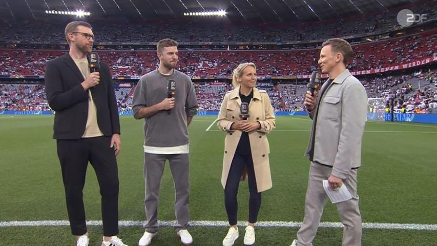 Noch ist die Viererkette gut gelaunt: (von links) Per Mertesacker, Chris Kramer, Fritzy Kromp und Jochen Breyer. Noch ist die Viererkette gut gelaunt: (von links) Per Mertesacker, Chris Kramer, Fritzy Kromp und Jochen Breyer.
