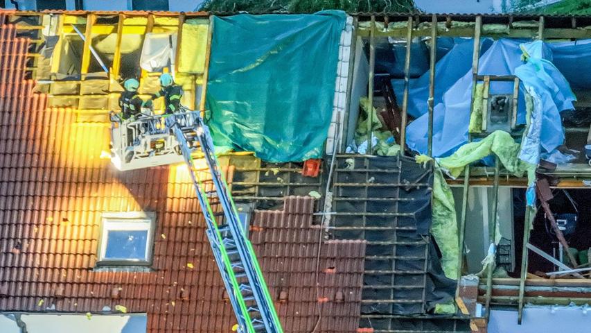 In Ulm wurden infolge des Unwetters mehrere Wohnhausdächer abgedeckt. In Ulm wurden infolge des Unwetters mehrere Wohnhausdächer abgedeckt.