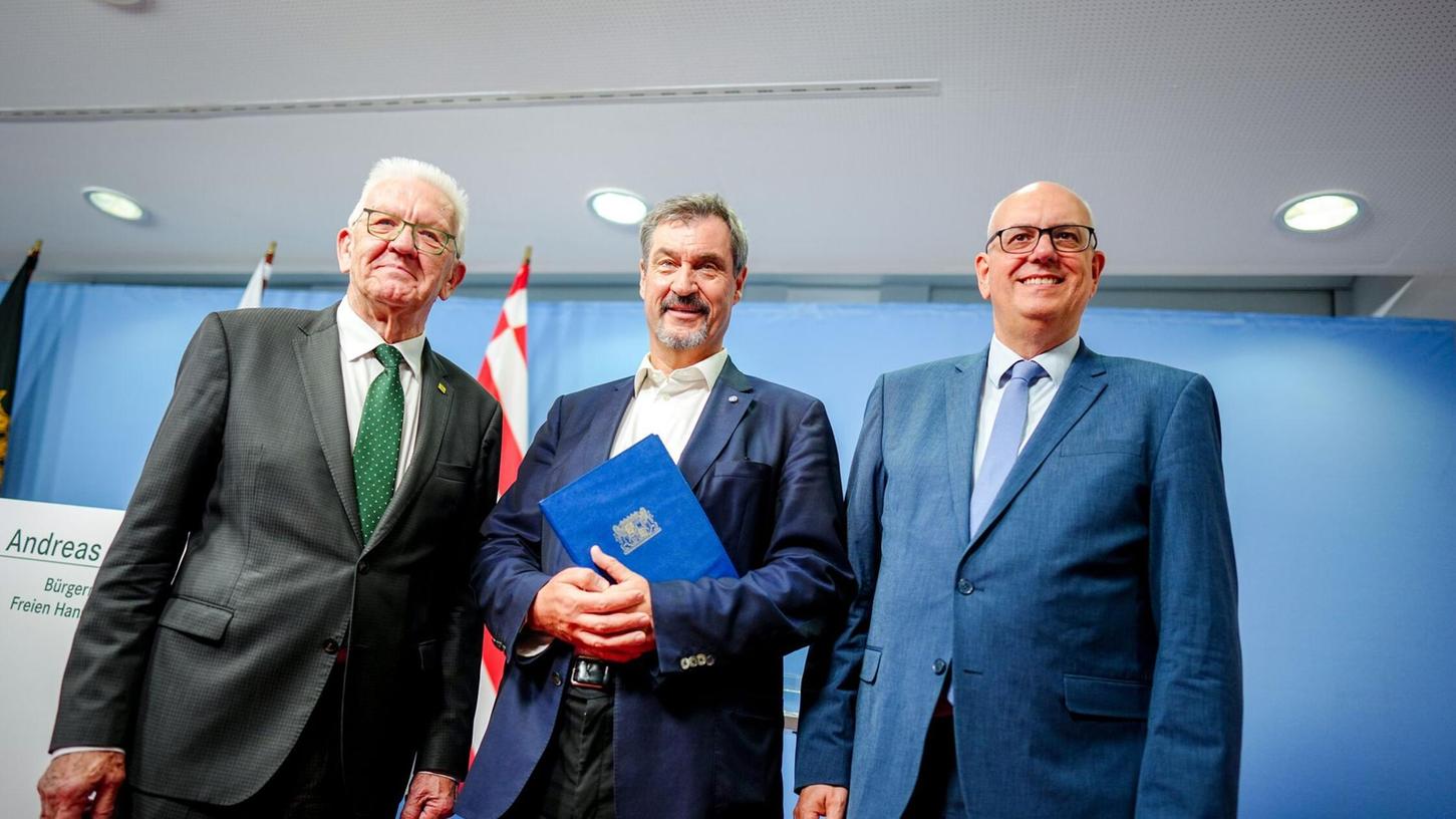 Drei Länder für die Raumfahrt: Deutschland soll mehr Geld geben. Dafür machen sich Winfried Kretschmann (l-r), Markus Söder und Andreas Bovenschulte stark. Drei Länder für die Raumfahrt: Deutschland soll mehr Geld geben. Dafür machen sich Winfried Kretschmann (l-r), Markus Söder und Andreas Bovenschulte stark.