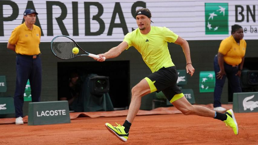 Alexander Zverev läuft Bällen und Zielen weiter hinterher. Alexander Zverev läuft Bällen und Zielen weiter hinterher.