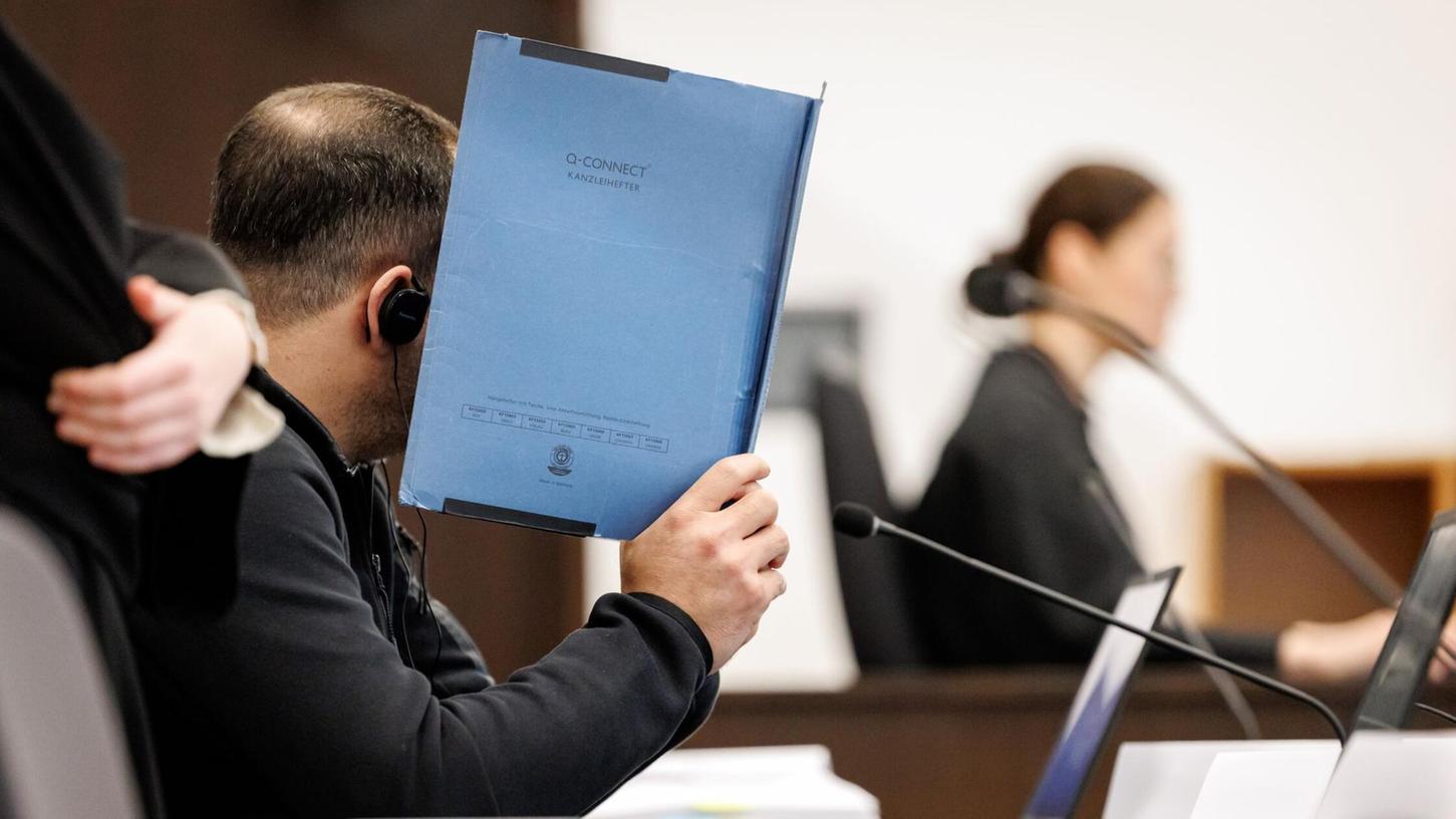 Der Mann will die lebenslange Haft für den Mordversuch an seiner Frau nicht akzeptieren. (Archivbild) Der Mann will die lebenslange Haft für den Mordversuch an seiner Frau nicht akzeptieren. (Archivbild)