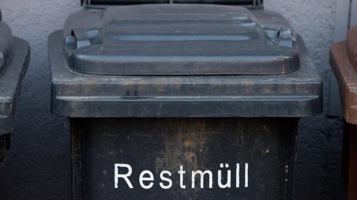 270 Liter passen in eine herkömmliche Restmülltonne. (Symbolbild) 270 Liter passen in eine herkömmliche Restmülltonne. (Symbolbild)