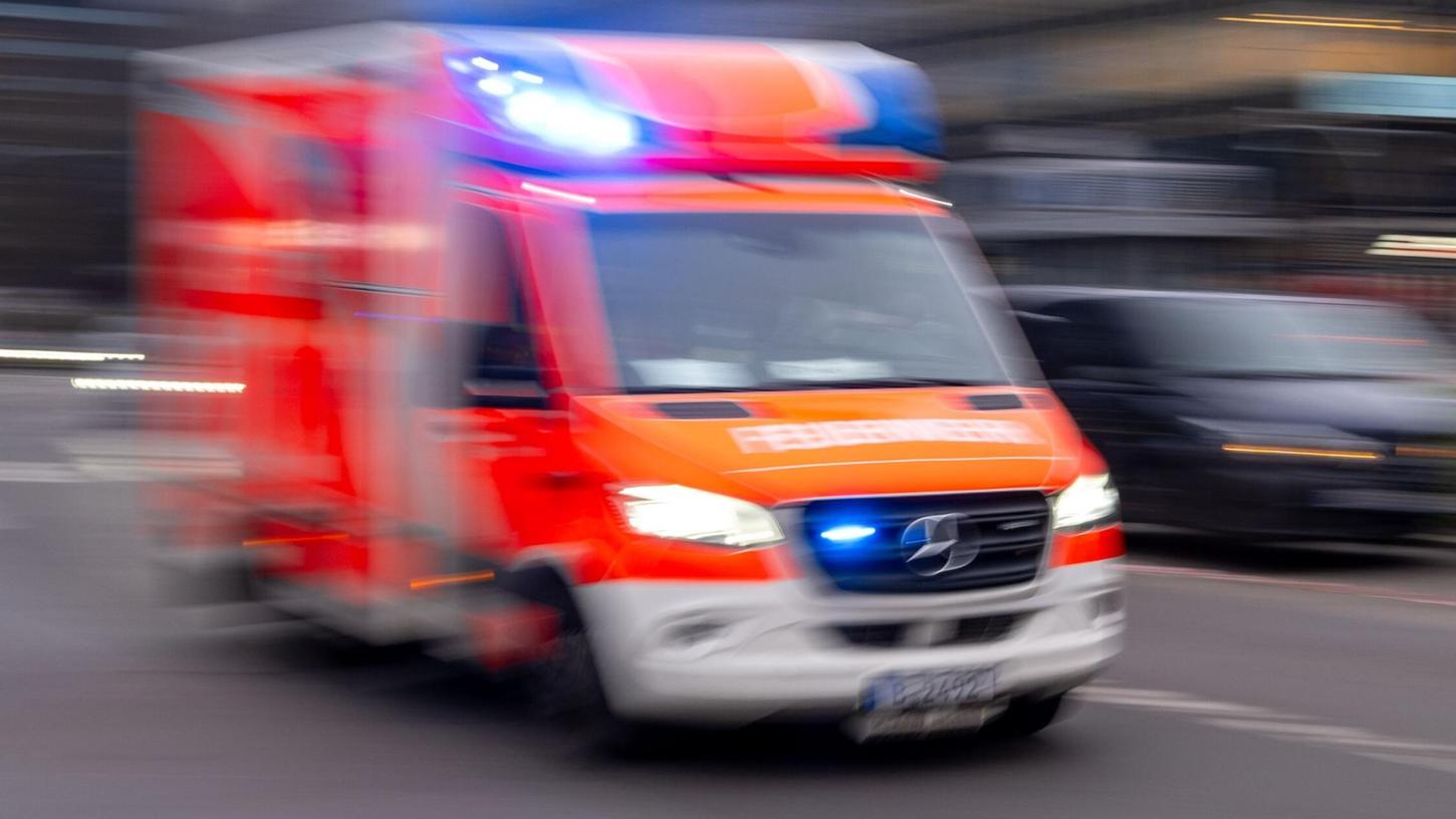 Der Mann wurde in ein Krankenhaus gebracht. (Symbolbild) Der Mann wurde in ein Krankenhaus gebracht. (Symbolbild)