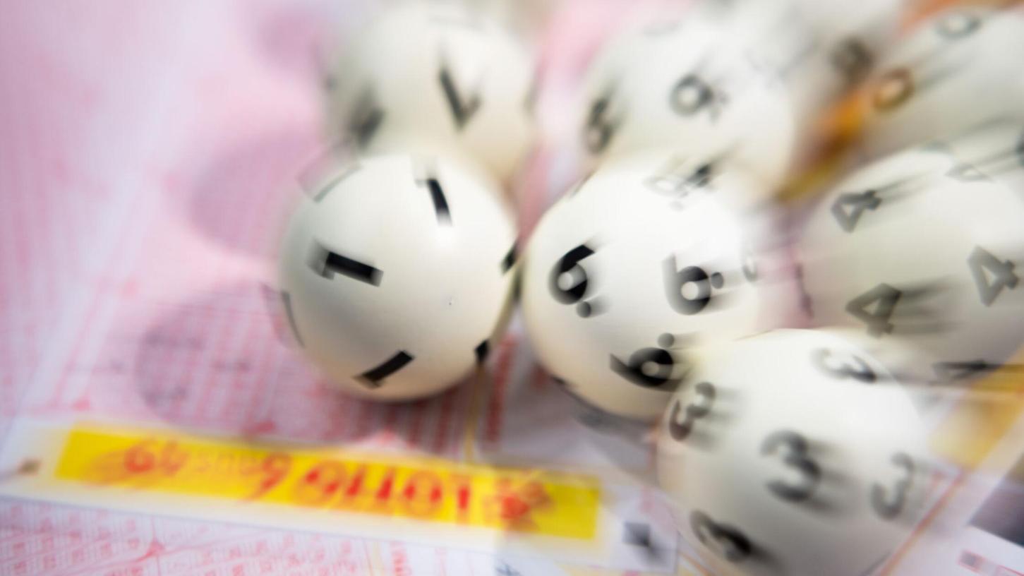 Ein Spieler aus Schwaben knackte als einziger den Jackpot der höchsten Gewinnklasse im Spiel77. (Symbolbild) Ein Spieler aus Schwaben knackte als einziger den Jackpot der höchsten Gewinnklasse im Spiel77. (Symbolbild)