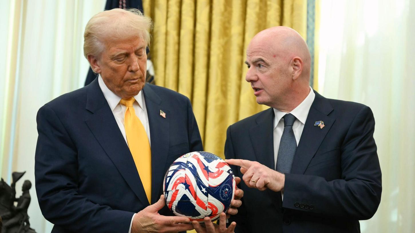 Nach der Einreisesperre für Iraner in die USA macht sich der Iran Sorgen um die WM-Teilnahme seiner Fußball-Nationalmannschaft. Nach der Einreisesperre für Iraner in die USA macht sich der Iran Sorgen um die WM-Teilnahme seiner Fußball-Nationalmannschaft.