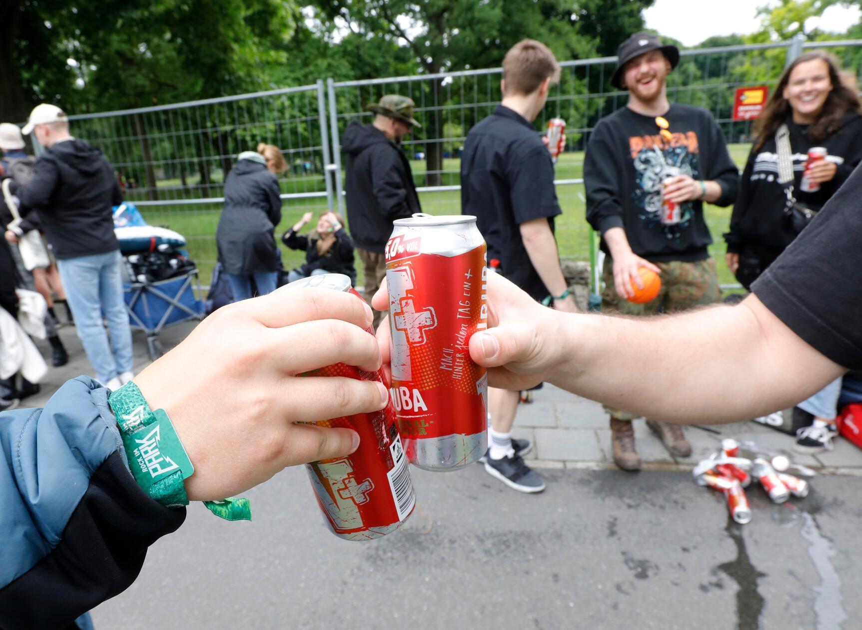 Und auch der ein oder andere Drink ist schonmal zur Einstimmung auf drei Tage Ausnahmezustand am Start.