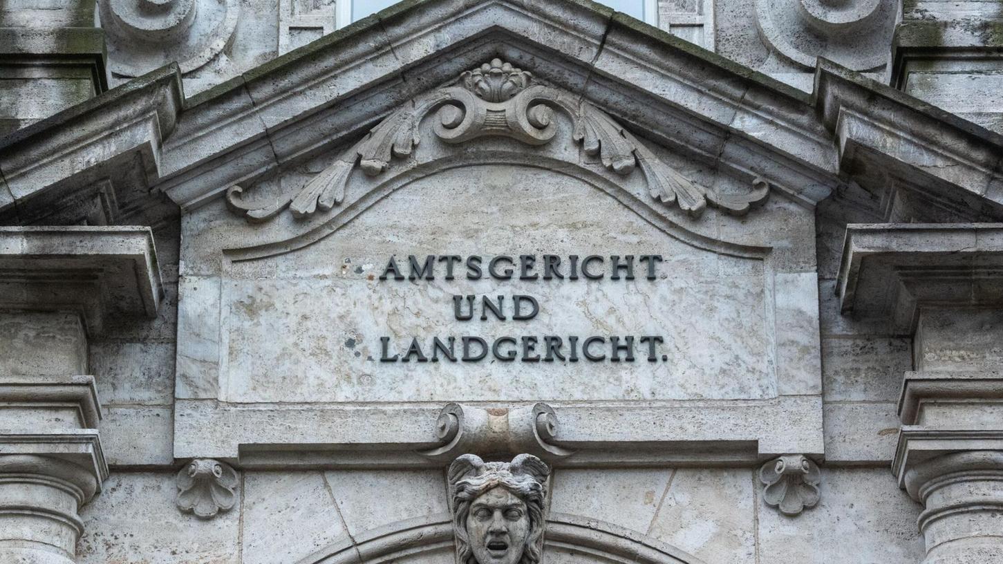In Regensburg stehen vier Pflegekräfte vor Gericht. Nun sind die ersten Plädoyers gehalten worden. (Symbolbild) In Regensburg stehen vier Pflegekräfte vor Gericht. Nun sind die ersten Plädoyers gehalten worden. (Symbolbild)