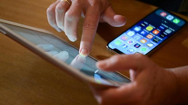 ILLUSTRATION - Endlich unabhängig: WhatsApp auf de
