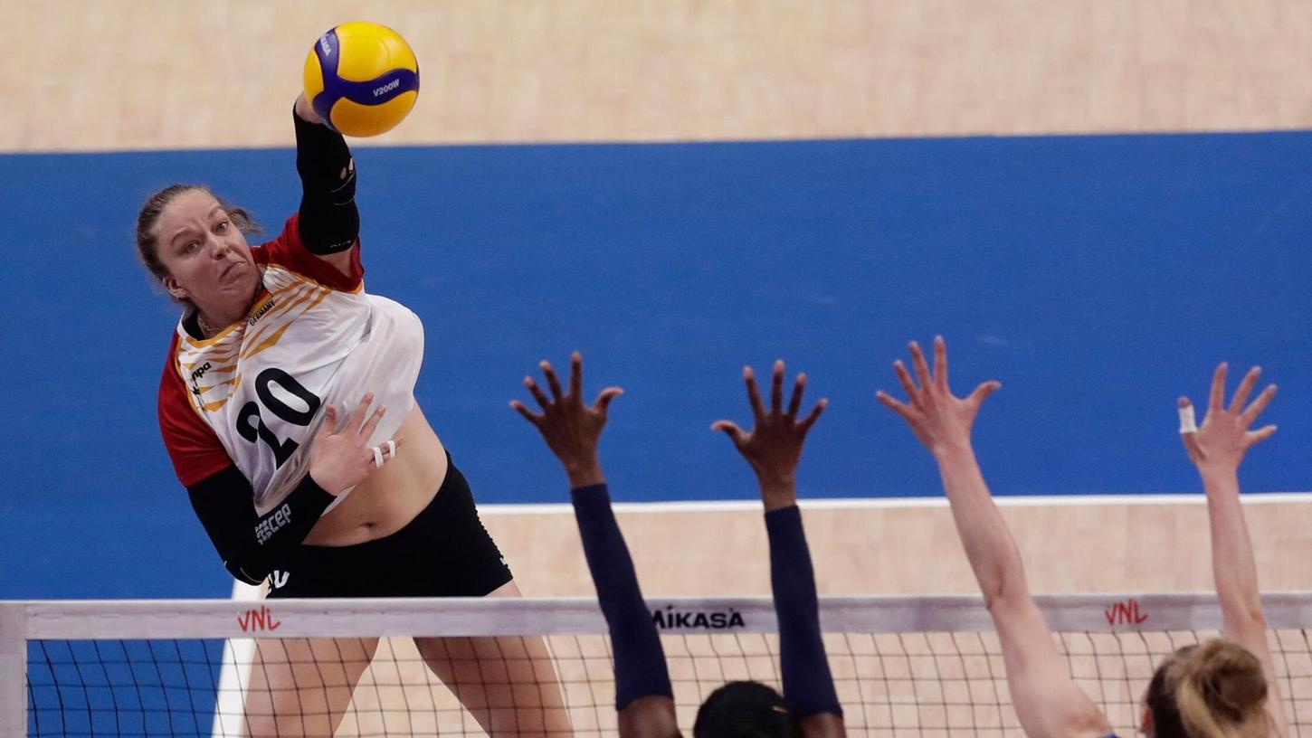 Niederlage in fünf Sätzen: Deutschland verliert gegen Italien in der Nationenliga. Niederlage in fünf Sätzen: Deutschland verliert gegen Italien in der Nationenliga.