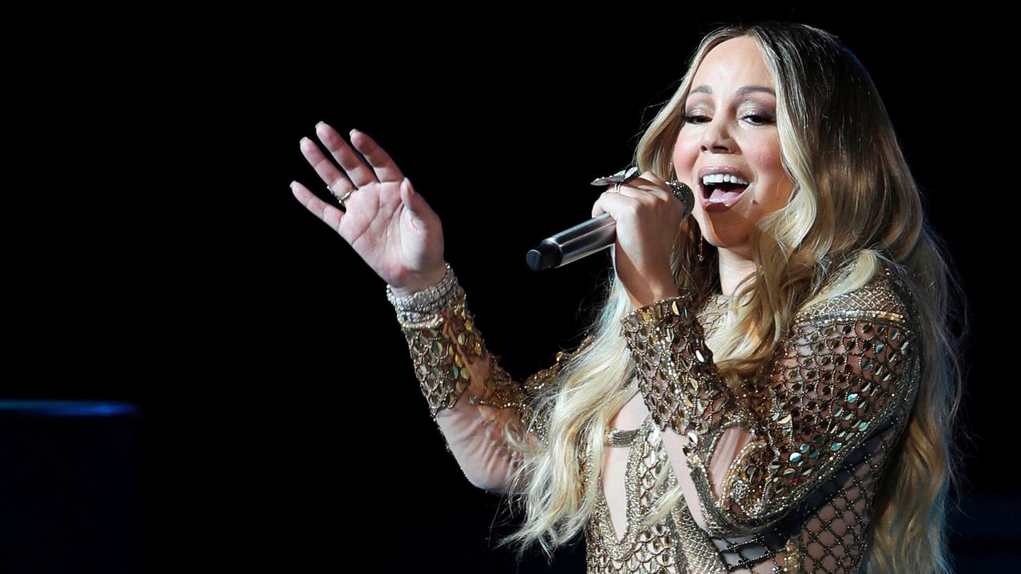 Mariah Carey, US-Sängerin, tritt bei einem Konzert auf. (zu dpa: «Mariah Carey ist zurück - Neuer Song veröffentlicht») Mariah Carey, US-Sängerin, tritt bei einem Konzert auf. (zu dpa: «Mariah Carey ist zurück - Neuer Song veröffentlicht»)