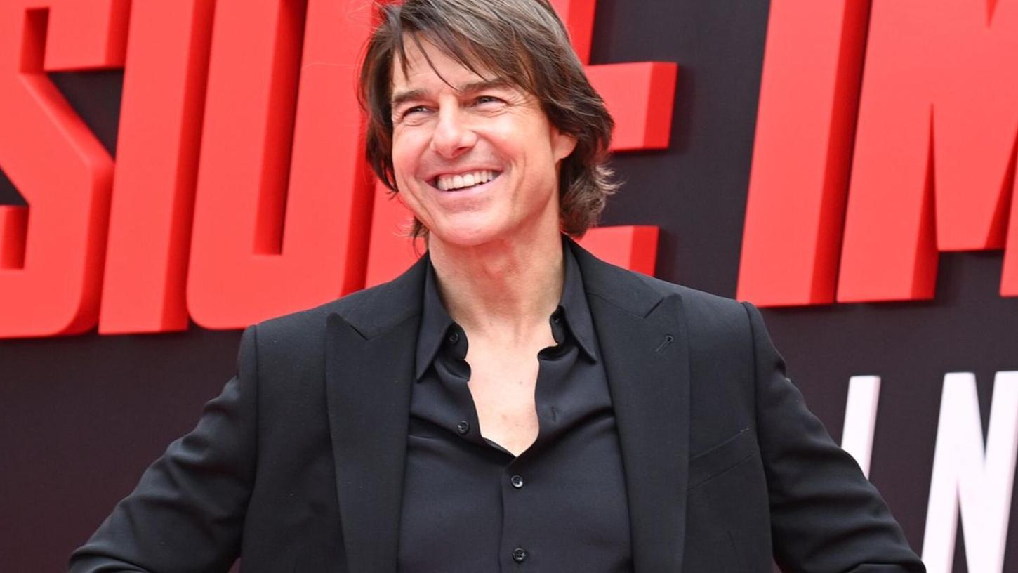 Grund zur Freude für Tom Cruise: Mit einem seiner Stunts schaffte es der Schauspieler jetzt ins "Guinness-Buch der Rekorde". Grund zur Freude für Tom Cruise: Mit einem seiner Stunts schaffte es der Schauspieler jetzt ins "Guinness-Buch der Rekorde".