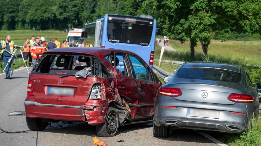 Glücklicherweise gab es aber keine Schwerverletzten. Glücklicherweise gab es aber keine Schwerverletzten.