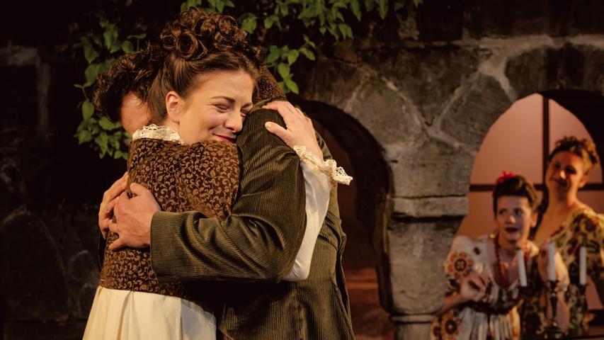 Ehe man ein Paar wird: „Stolz und Vorurteil“ eröffnete die Theater-Saison in Feuchtwangen Ehe man ein Paar wird: „Stolz und Vorurteil“ eröffnete die Theater-Saison in Feuchtwangen