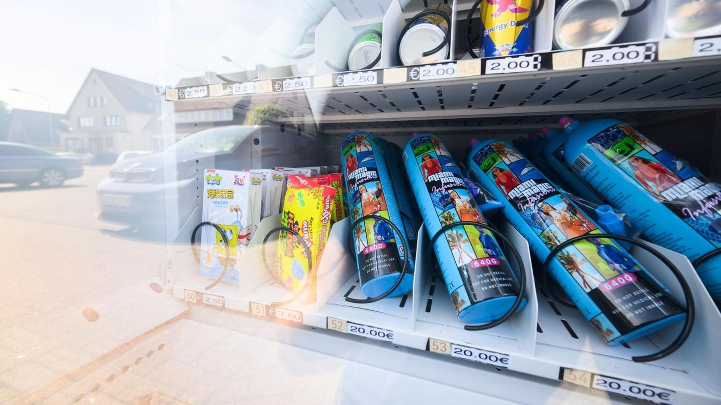 Lachgas soll nicht mehr einfach in Automaten zu kaufen sein. (Archivbild) Lachgas soll nicht mehr einfach in Automaten zu kaufen sein. (Archivbild)