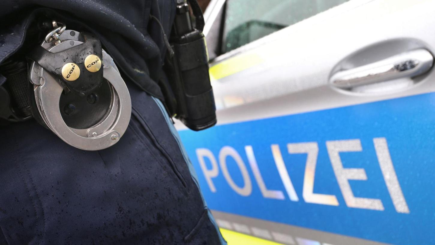 Rettungskräfte versuchten noch, den 63-Jährigen in Münchberg wiederzubeleben, scheiterten aber. (Symbolbild) Rettungskräfte versuchten noch, den 63-Jährigen in Münchberg wiederzubeleben, scheiterten aber. (Symbolbild)