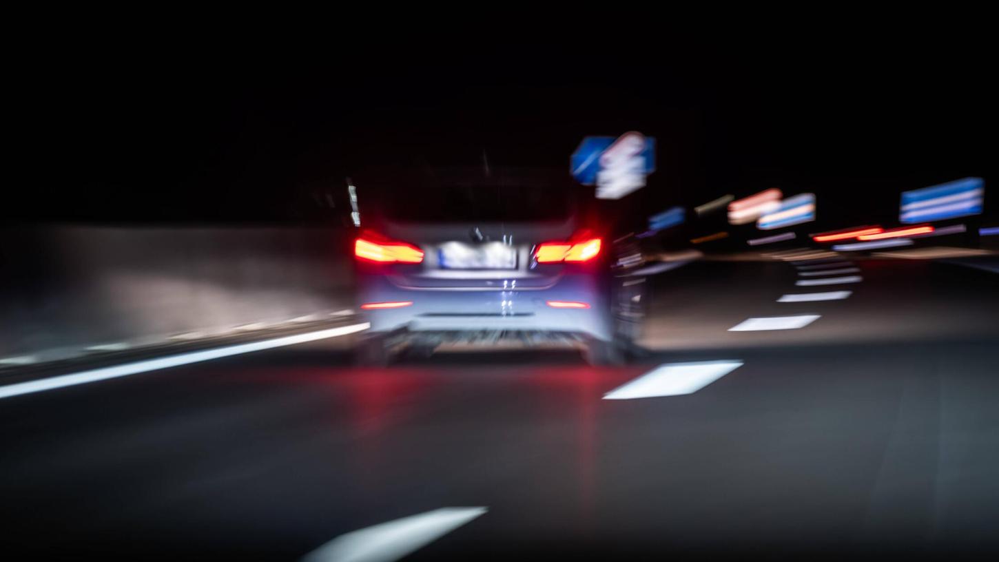 Spektakuläre Verfolgung endet plötzlich in Franken. (Symbolbild) Spektakuläre Verfolgung endet plötzlich in Franken. (Symbolbild)