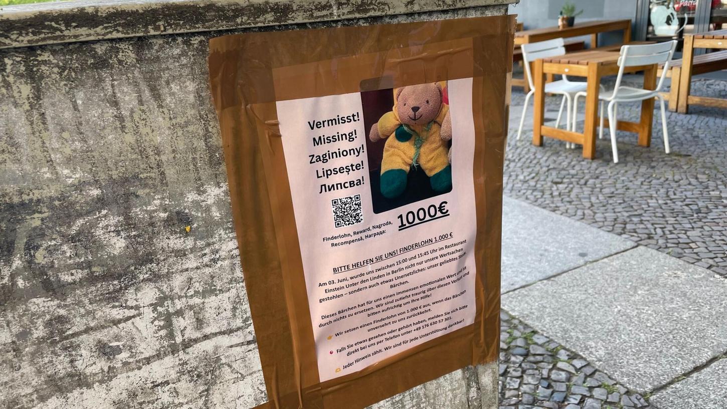 Neben den Plakaten auf Deutsch bittet auch ein eigener Webauftritt auf Englisch, Polnisch, Rumänisch und Bulgarisch um Hinweise zu dem gestohlenen Plüschtier. Neben den Plakaten auf Deutsch bittet auch ein eigener Webauftritt auf Englisch, Polnisch, Rumänisch und Bulgarisch um Hinweise zu dem gestohlenen Plüschtier.